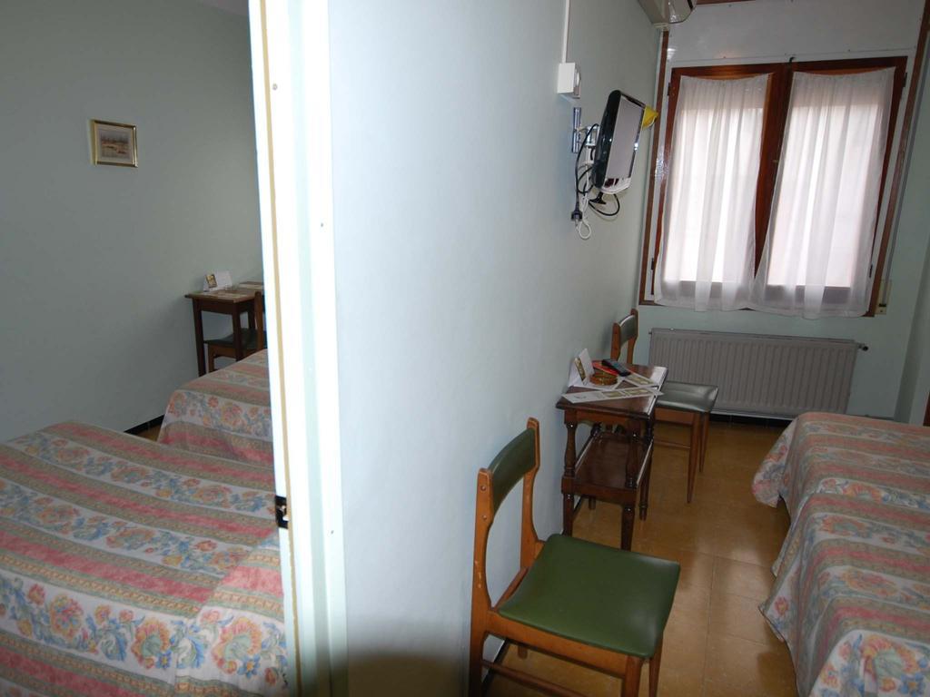 Hostal Fabrellas Кальдас-де-Малавелья Экстерьер фото