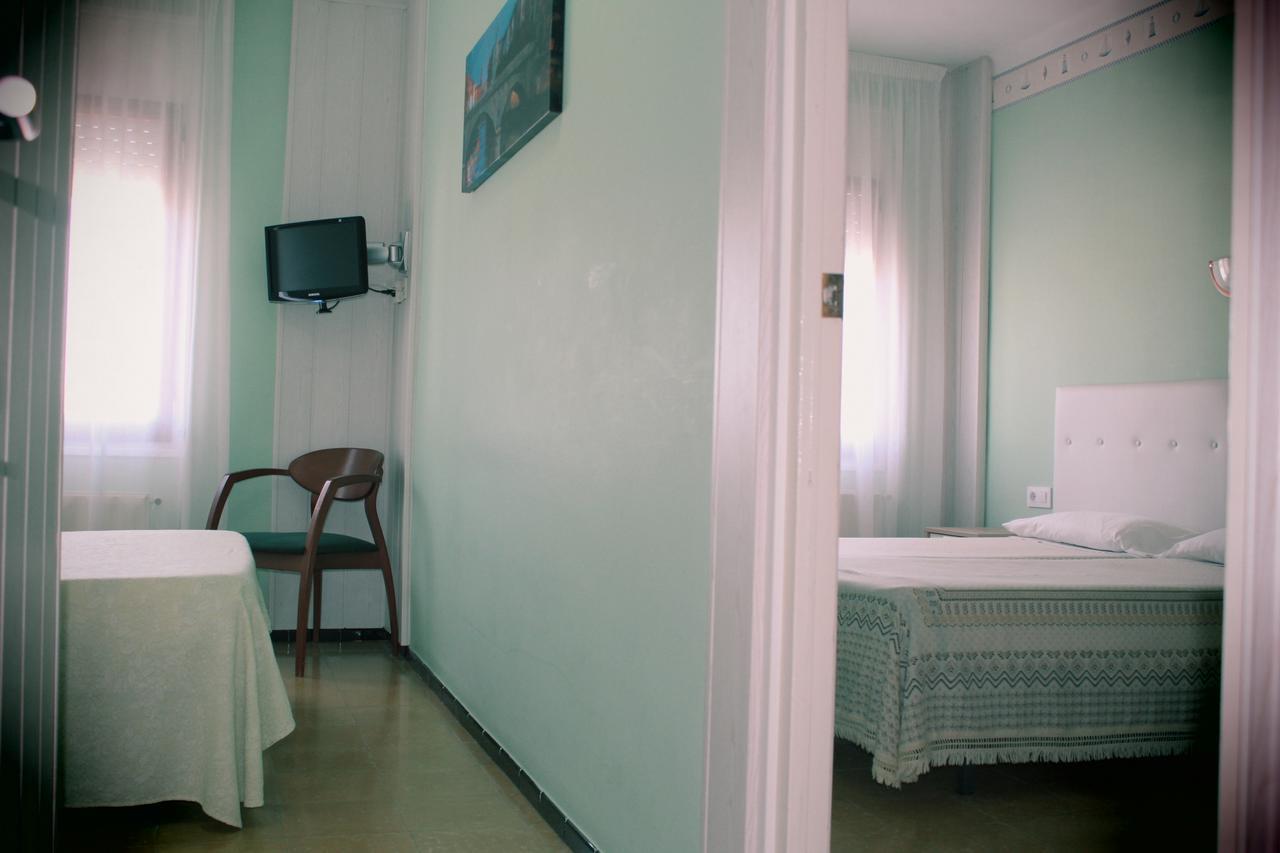 Hostal Fabrellas Кальдас-де-Малавелья Экстерьер фото
