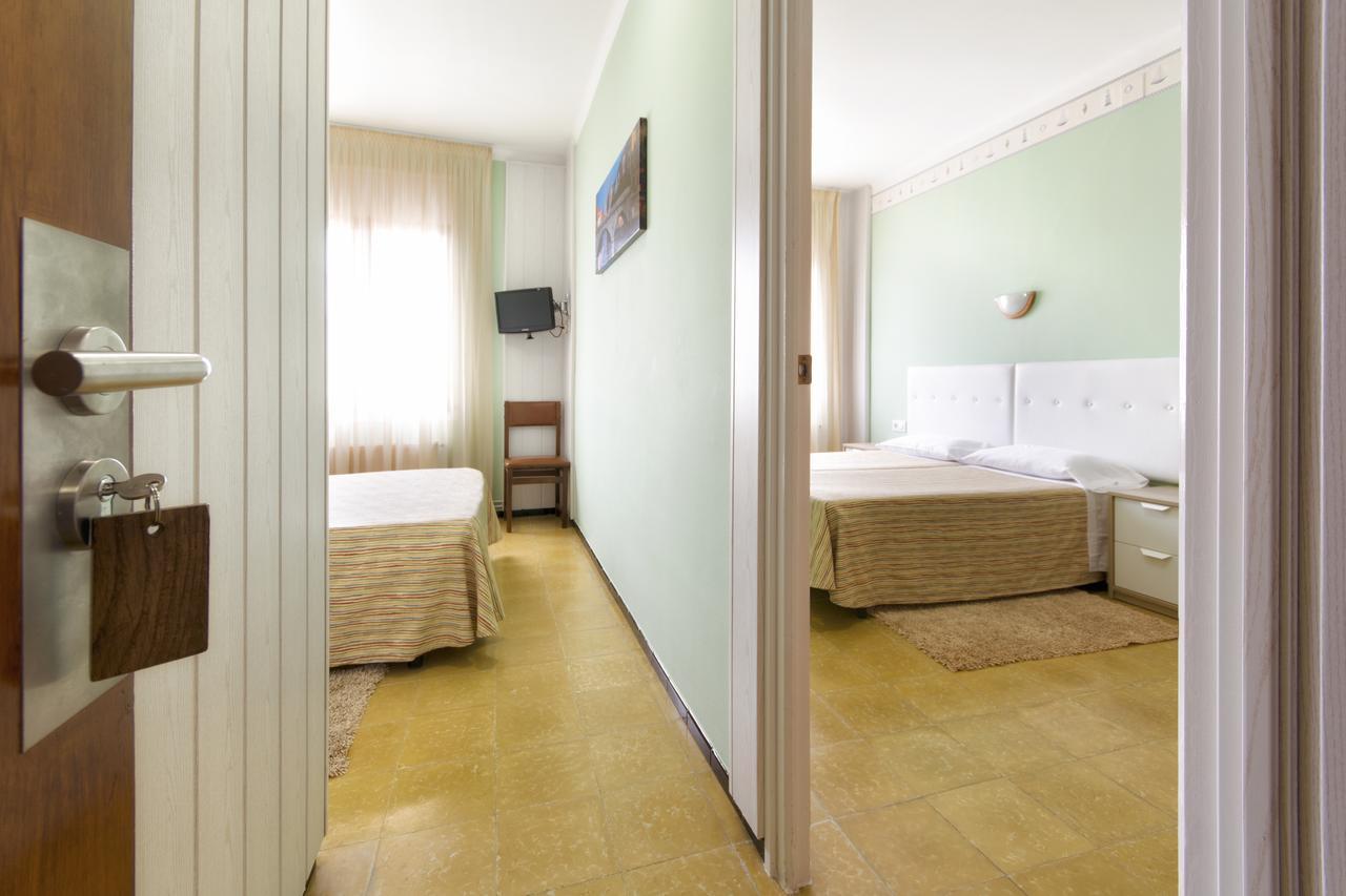 Hostal Fabrellas Кальдас-де-Малавелья Экстерьер фото