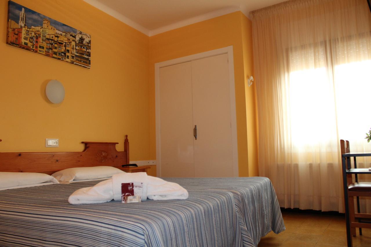 Hostal Fabrellas Кальдас-де-Малавелья Экстерьер фото