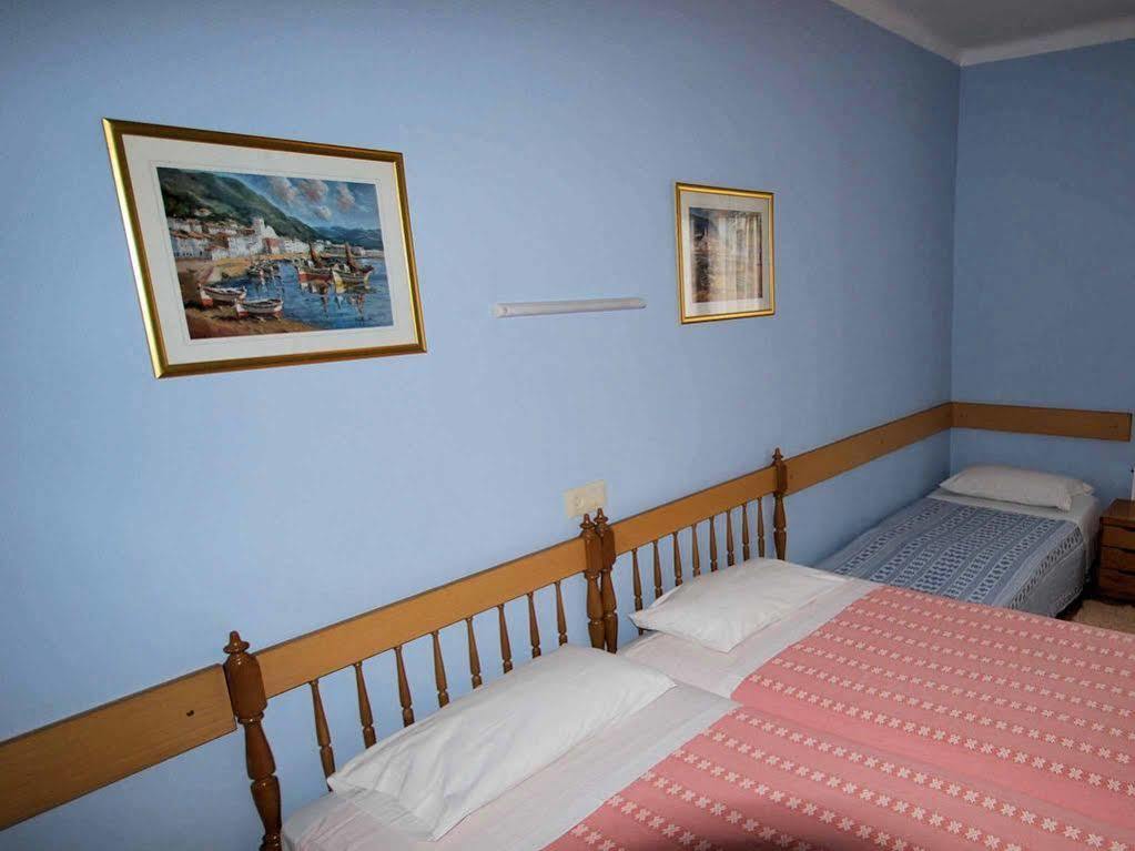Hostal Fabrellas Кальдас-де-Малавелья Экстерьер фото